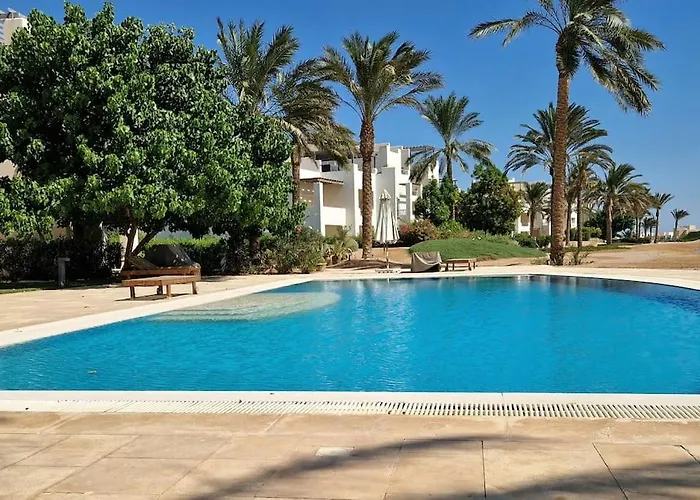 شقة Cheerful Space With A Huge Garden And Pool الغردقة