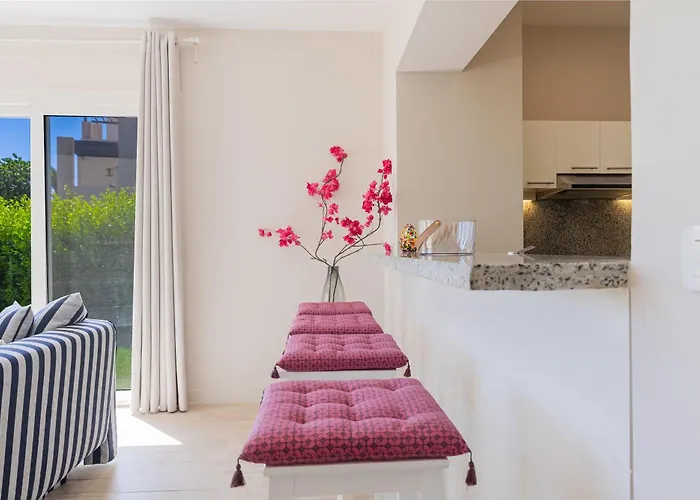 Cheerful Space With A Huge Garden And Pool شقة *