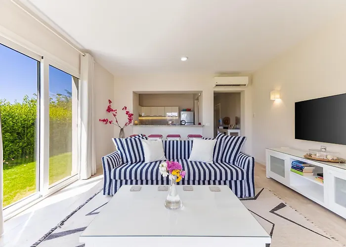 Cheerful Space With A Huge Garden And Pool شقة الغردقة