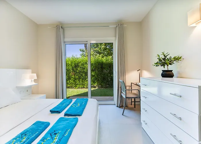 شقة Cheerful Space With A Huge Garden And Pool