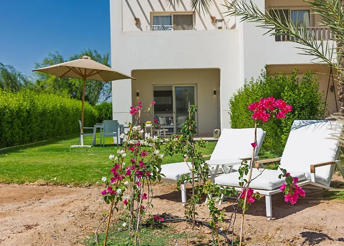 Cheerful Space With A Huge Garden And Pool شقة *